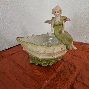 Porcelain piece